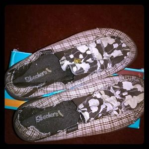Sketchers Shoes